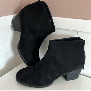 Nine West black suede boots, black ankle booties, size 9 low heel boots